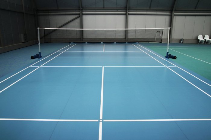 badminton court flooring 1000x1000 1 1 - Lantai Kayu Badminton Pilihan Terbaik untuk Performa Optimal