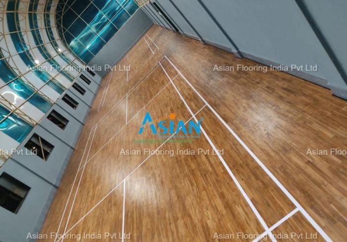 indoor badminton court flooring 1693811409 1829521 1 - Lantai Kayu Badminton Pilihan Terbaik untuk Performa Optimal
