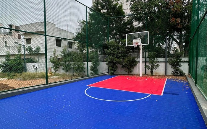 73711e7b89 - Aksesoris pemasangan lantai lapangan basket penting untuk kualitas dan keamanan