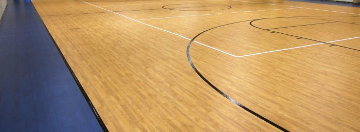 synthetic gym flooring 5 - Aksesoris pemasangan lantai lapangan basket penting untuk kualitas dan keamanan
